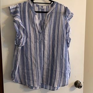 Flutter sleeve v-Neck top